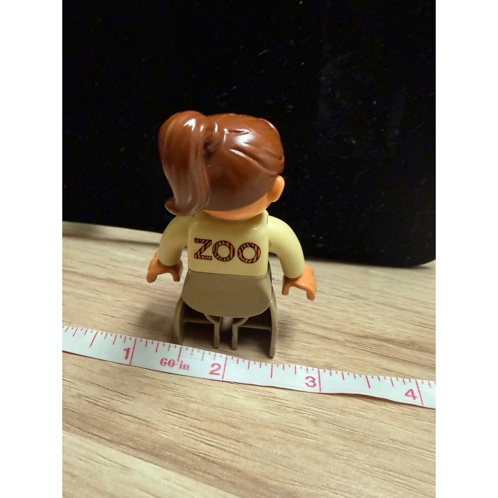 LEGO‎ Duplo Zoo Keeper Female Figure Tan Uniform Brown Ponytail 523H3
